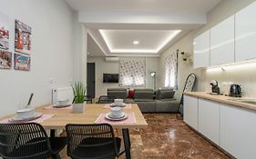 Bright & Stunning Flat In The City Centre